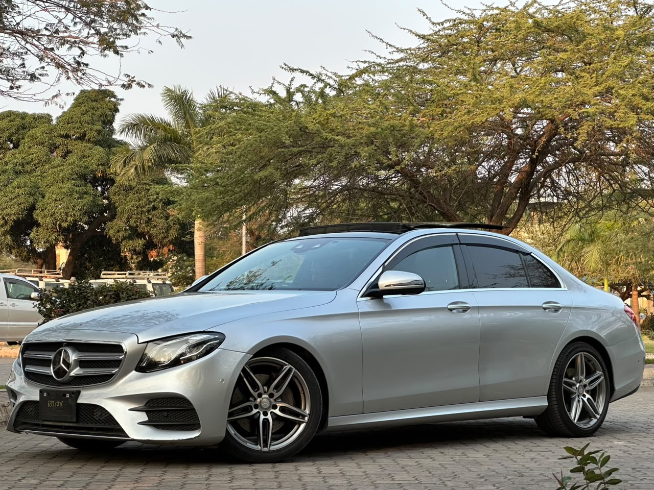 Mercedes-Benz thumbnail 2